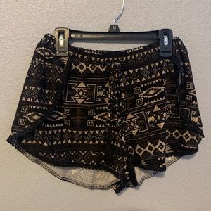 Patterned flow shorts